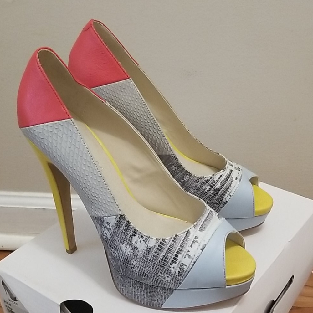 Shoes - Picture 4 of 4